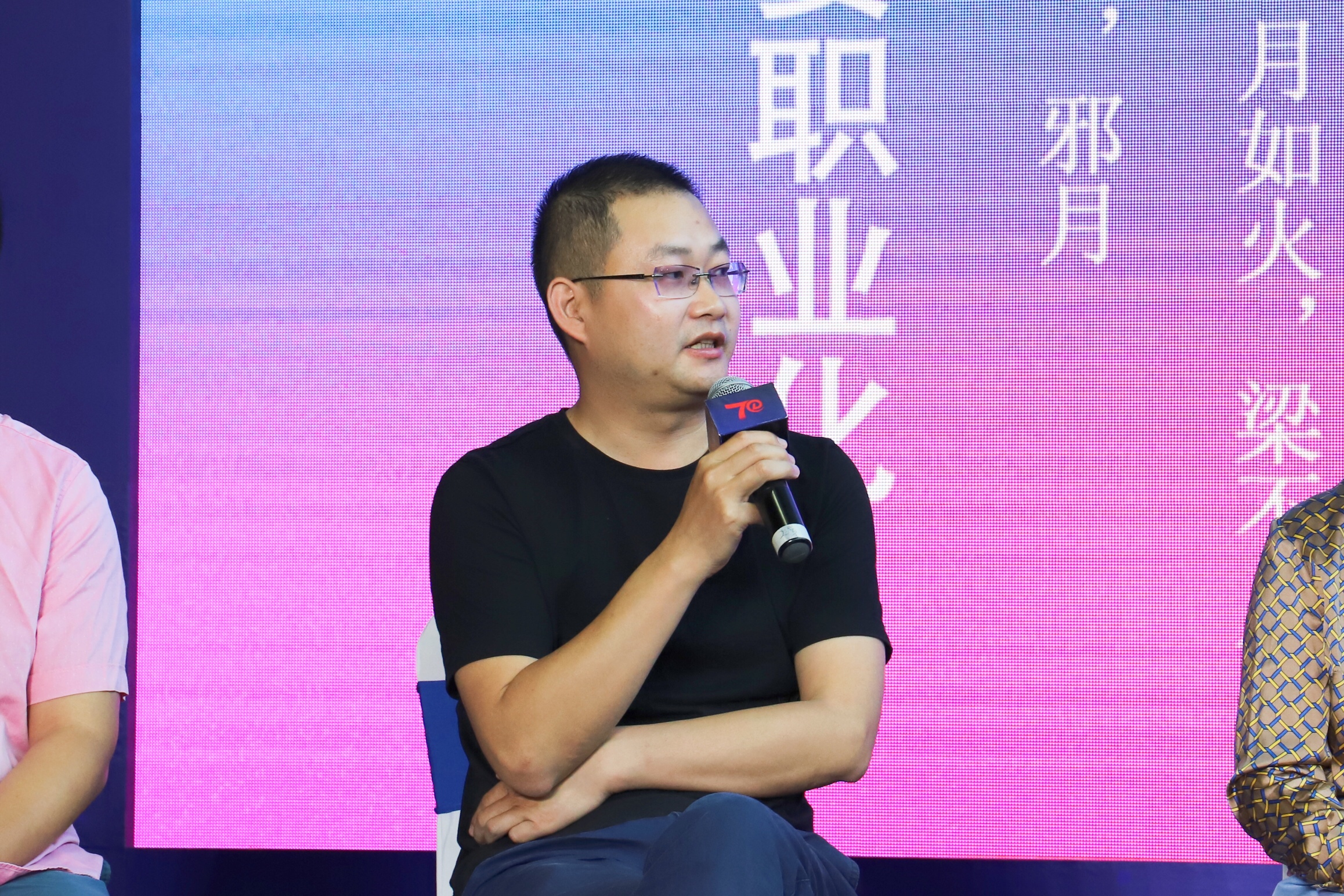 作品言之有物,考据严谨,代表作有《枭臣》,《踏天无痕》,《楚臣》等
