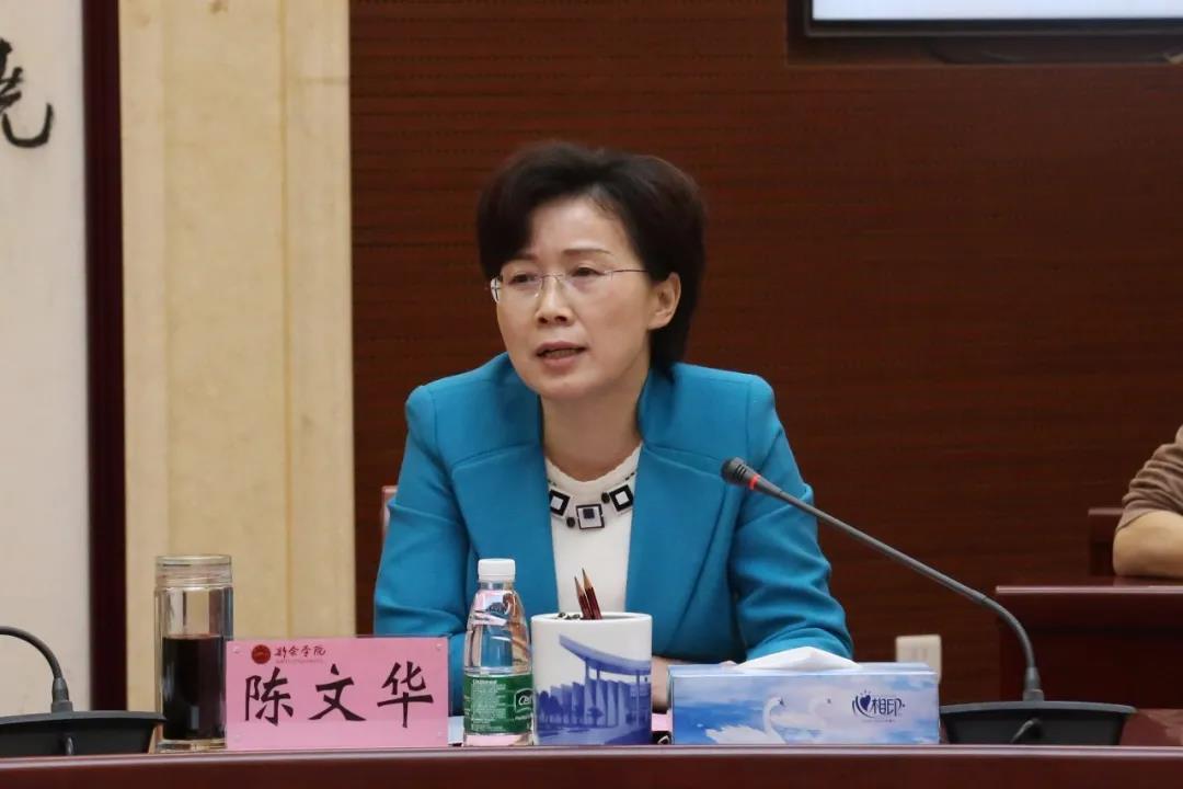 新余市人民政府副市长陈文华致辞陈文华谈到,网络文学以读者为中心,其